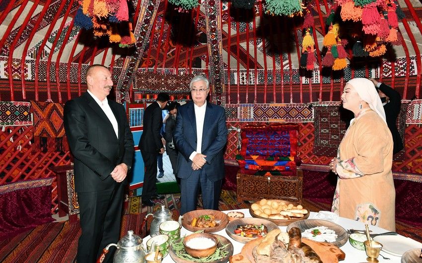 Azərbaycan və Qazaxıstan prezidentləri Dənizkənarı Milli Parkda qurulmuş “Qazax yurtası” ilə tanış olublar -    YENİLƏNDİ