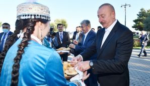 Azərbaycan və Qazaxıstan prezidentləri Dənizkənarı Milli Parkda qurulmuş “Qazax yurtası” ilə tanış olublar -    YENİLƏNDİ — foto 1