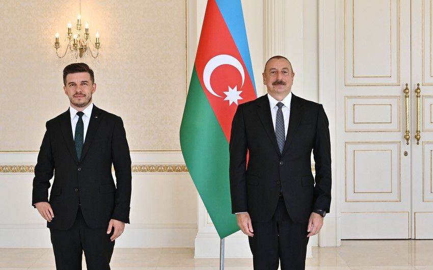 Prezident Bosniya və Herseqovinanın yeni səfirinin etimadnaməsini qəbul etdi -   YENİLƏNDİ