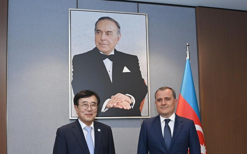 Ceyhun Bayramov Koreya Prezidentinin xüsusi nümayəndəsi ilə görüşdü