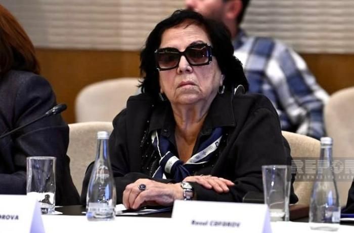 Novella Cəfəroğlu: "Deməyiblər ki, istefam qəbul olunub, ya yox, amma İsa Qəmbərlə danışırıq..."