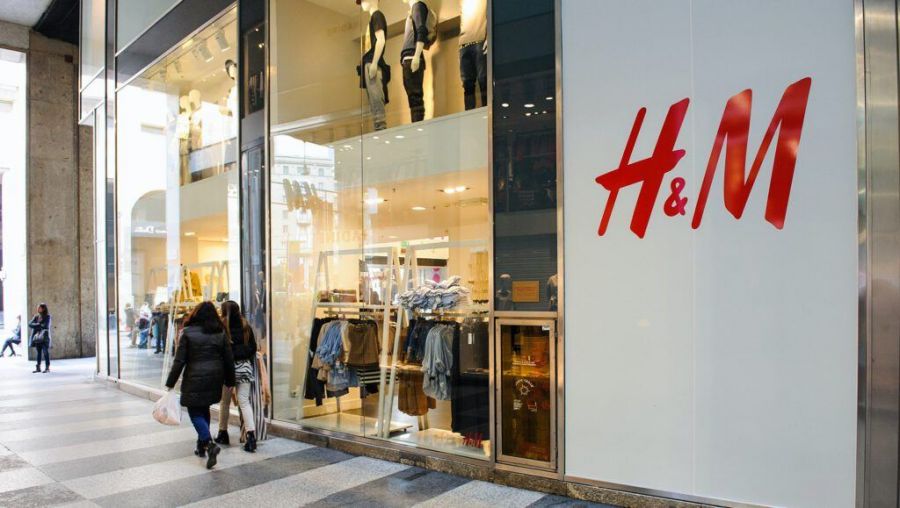 H&M Rusiyadakı bütün mağazalarını bağladı