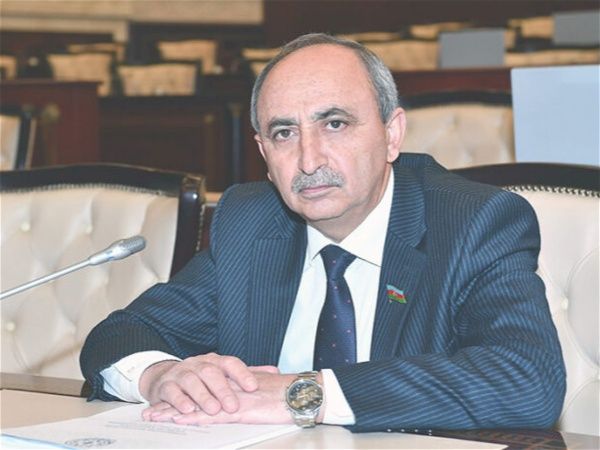 “Ermənistan vətəndaşlığını qəbul etməyə hazırıq” -     Əziz Ələkbərli