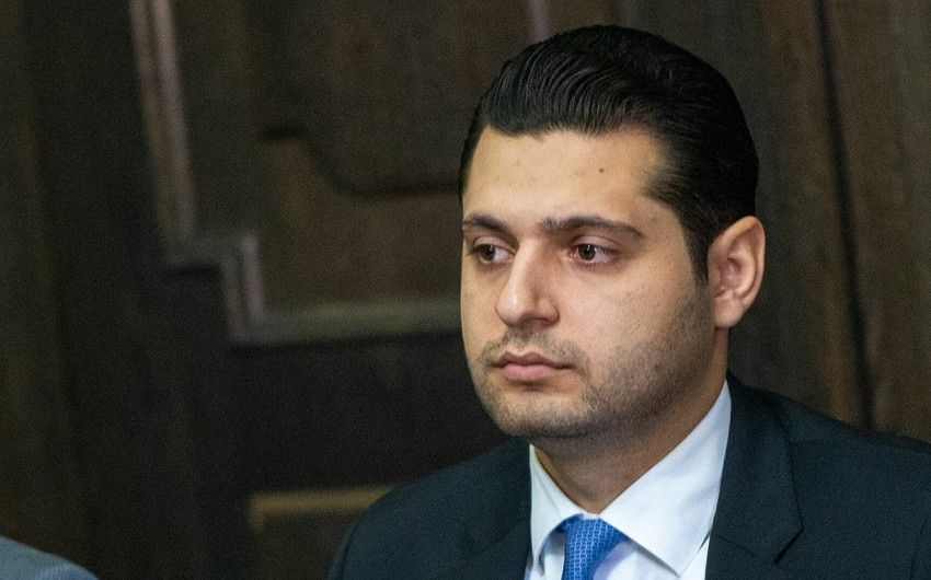 Ermənistan prezidenti baş nazirinin müavinini vəzifəsindən azad edib