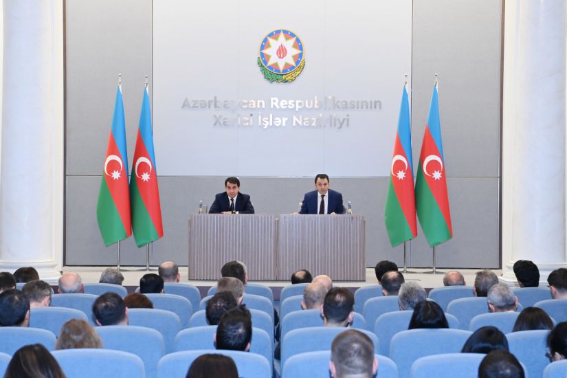 Prezidentin köməkçisi: Laçın yolunu azərbaycanlı etirazçılar deyil, Rusiya sülhməramlıları bağlayıb