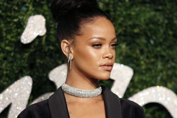 Rihanna ilk dəfə oğlunu göstərdi -      VİDEO