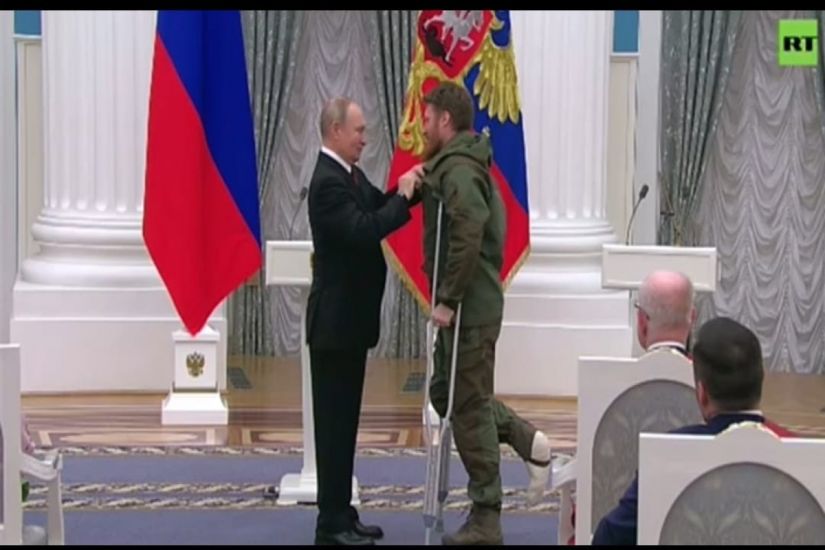 Putin ermənipərəst jurnalist Semyon Peqova mükafat təqdim etdi