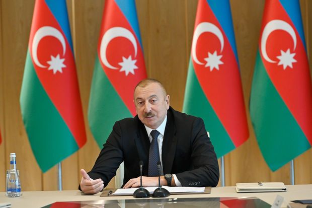Prezident özbək xalqı adından hədiyyə olaraq Füzulidə tikilən məktəb binası ilə tanış olub