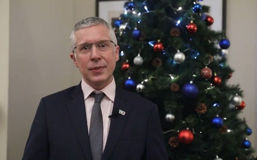 Böyük Britaniya səfiri Azərbaycan xalqını Yeni il münasibətilə təbrik edib -     "Bu il möhtəşəm bir il oldu..." - VİDEO