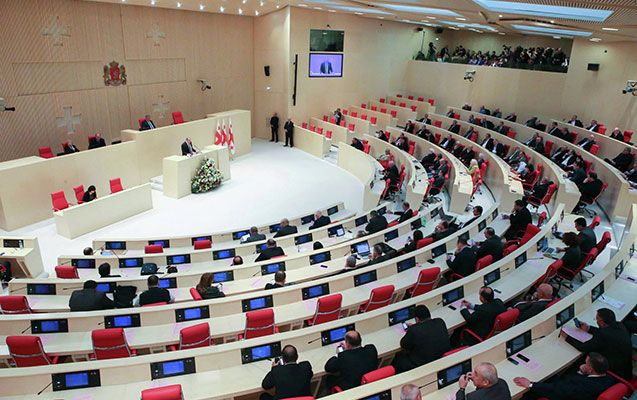 Gürcüstan parlamentinin dörd deputatının mandatı ləğv edildi