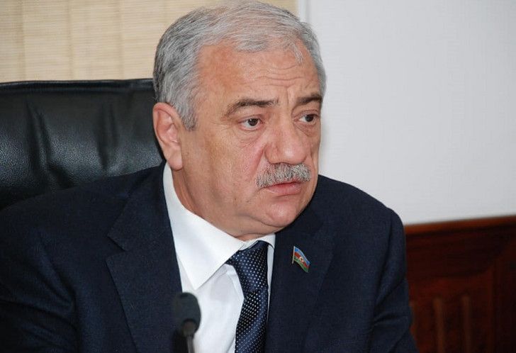 AHİK sədri müəllimləri təbrik etdi