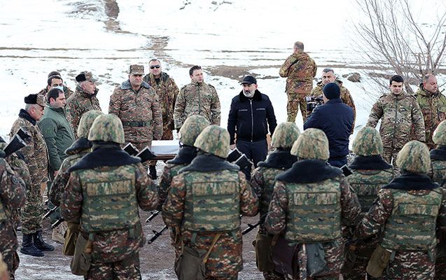 Paşinyan döyüş mövqelərinə getdi -     FOTOLAR