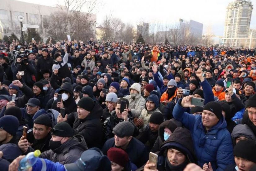 Qazaxıstanda kütləvi aksiyalar keçirilir, prezident xalqa müraciət etdi