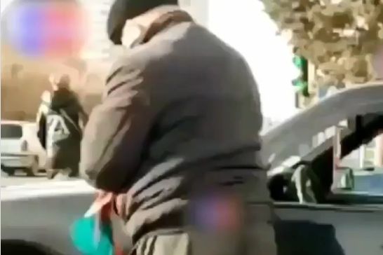 Bakıda yol haqqını ödəməyən müştəri taksi sürücüsünü bıçaqladı