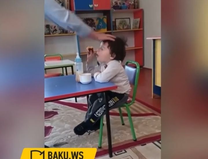 Daha bir bağçada tərbiyəçinin körpəyə qarşı vəhşiliyi görüntüləndi -       VİDEO