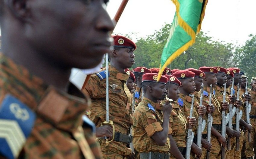 Burkina Fasoda çevriliş oldu:     Hərbçilər hakimiyyəti ələ keçirdi - VİDEO