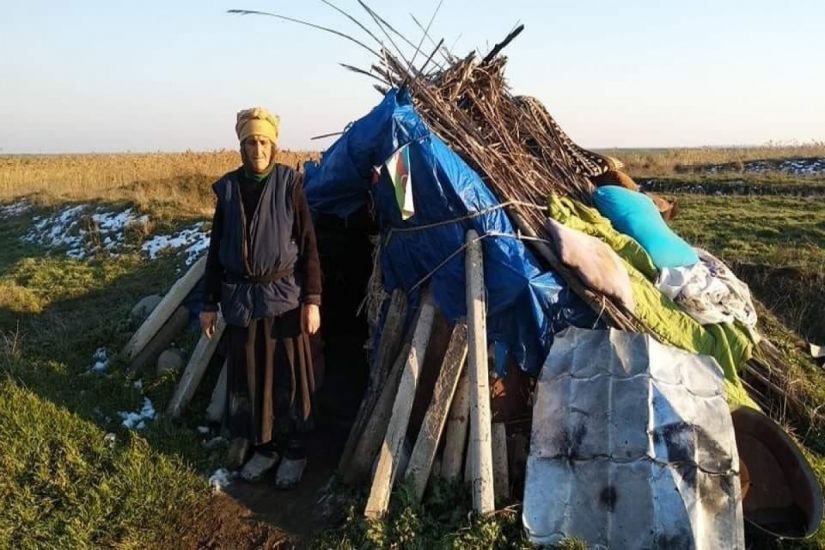 Baxımsız vəziyyətdə yaşayan tənha qadından xəbər var