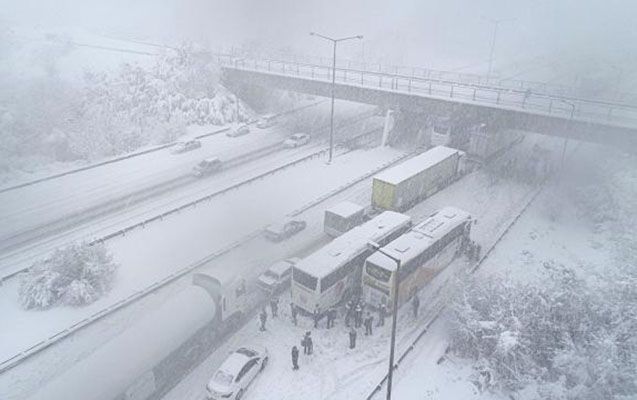 İstanbulda vağzallar və şəhərə giriş-çıxış bağlandı