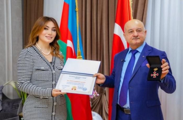 Azərbaycanda tanınmış şəxslərə BMT adından saxta mükafatlar verilir -     FOTOLAR