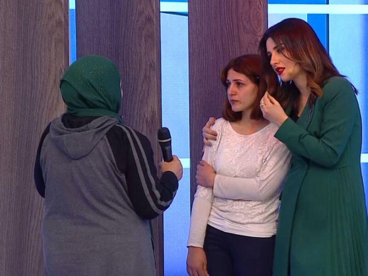 İtkin düşən qız hamilə qalıb:      3 oğlanla yaşayır - VİDEO