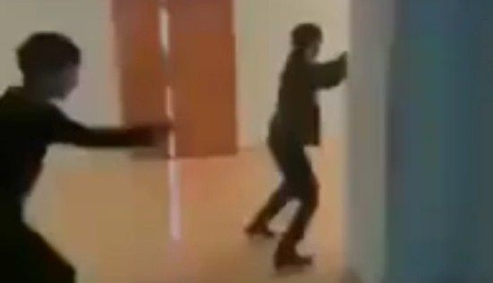 Daha bir məktəbdə şagirdlərin görüntüsü yayımlandı:     Dərsdə görün nə edirlər - VİDEO