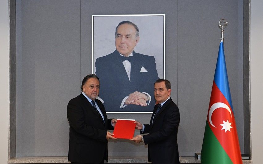 Ceyhun Bayramov Çexiya səfirinin etimadnaməsini qəbul etdi