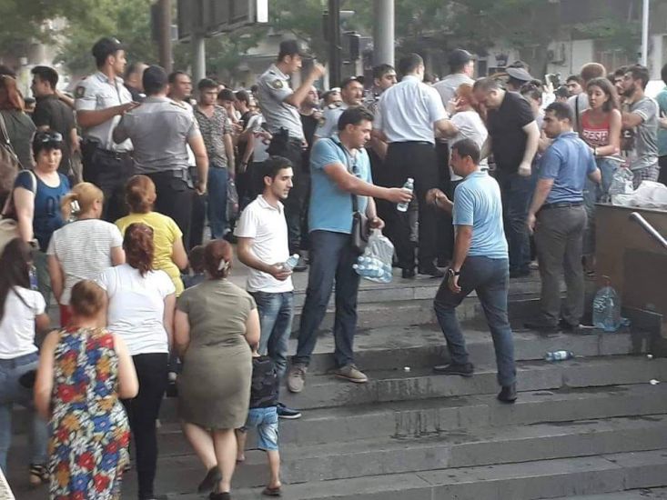 4 il öncə bu gün Bakı işıqsız qaldı:         “Qayıdanda gördük ki, insanlar qan-tər içində metrodan çıxır” - FOTO