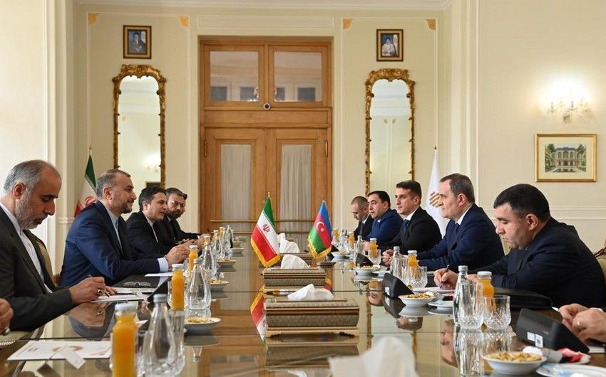 Azərbaycan və İran XİN başçılarının müzakirə etdikləri məsələlər açıqlandı