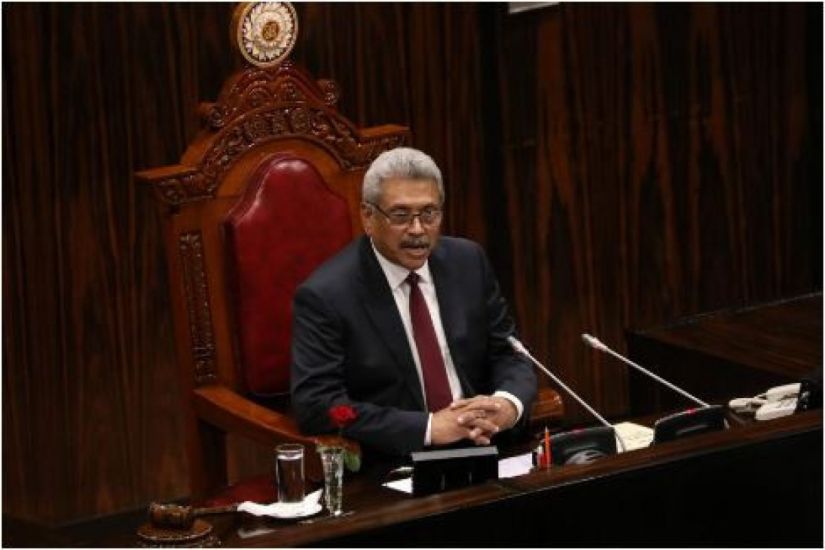 İqamətgahı ələ keçirilən prezident sərəncamı imzaladı