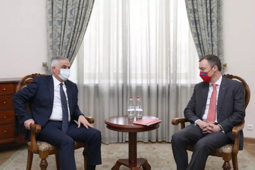 Paşinyanın müavini Toyvo Klaarla regiondakı vəziyyəti müzakirə etdi