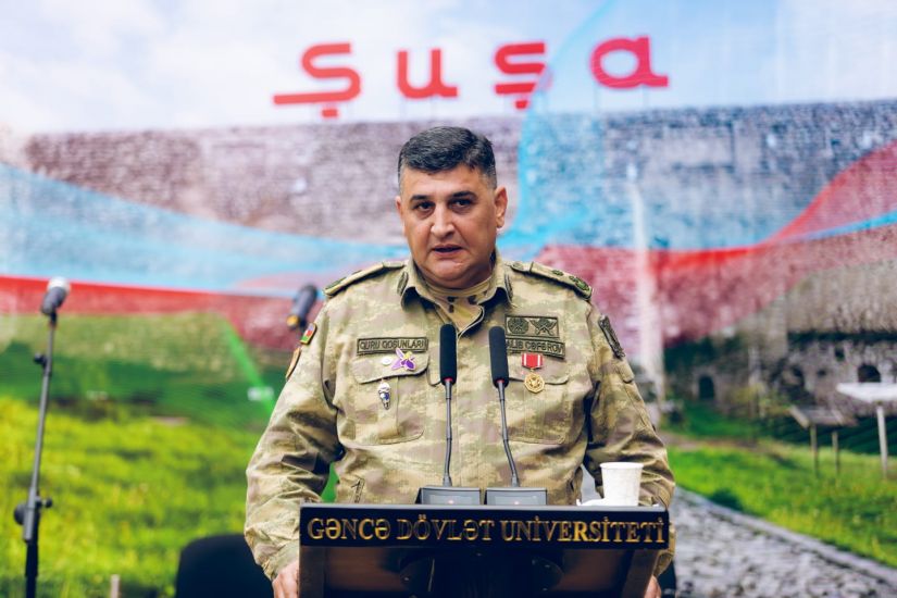 Qazilər Abid Qafarovun həbsi barədə:     Bu adam fars obrazında aktyordur