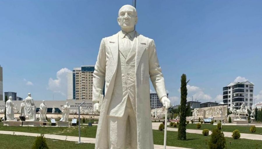 Ankarada Rəsulzadənin heykəli ucaldıldı