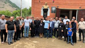 Adil Əliyev Astarada şəhid Pəncəli Teymurovun ev muzeyini ziyarət etdi -       FOTO — foto 2
