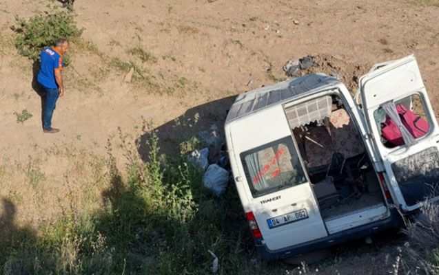 Türkiyədə mikroavtobus aşdı:    ölənlər var