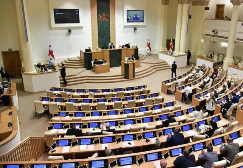 Həqiqi hərbi xidmət müddəti azaldılır