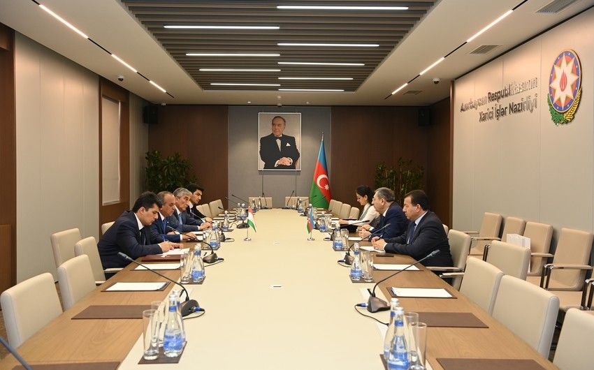 Azərbaycan və Tacikistan Xarici İşlər Nazirlikləri arasında siyasi məsləhətləşmələr keçirilib
