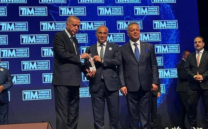 Türkiyə Prezidenti “SOCAR Türkiyə”nin mükafatını Mikayıl Cabbarova təqdim edib