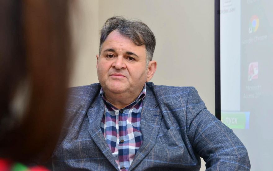 Ayaz Salayev “Rus dili Azərbaycan dili üçün təhlükəli deyil. Lakin türk dili təhlükəlidir” dediyinə görə tənqid edildi