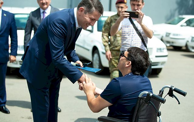 Qazi Camala da maşın hədiyyə edildi