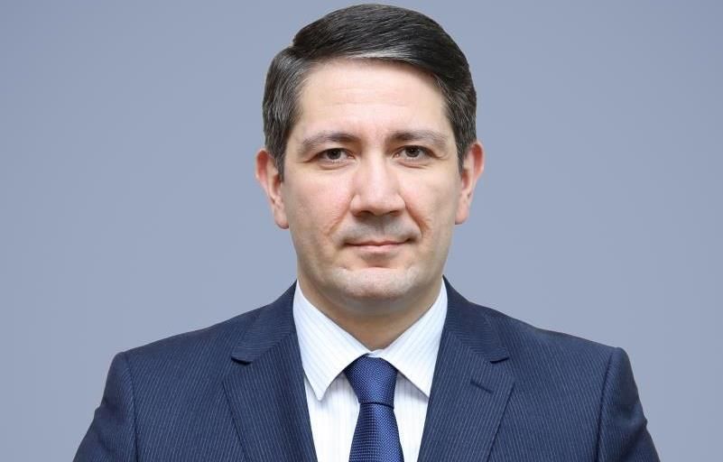 Anar Kərimovdan ictimai işlərdə işləyənlərin maaşı ilə bağlı açıqlama:     "Artıra bilərik"