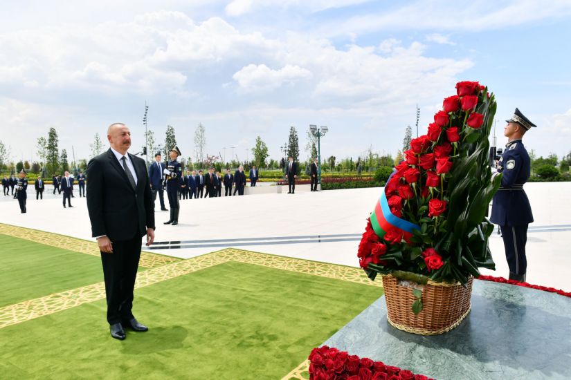 Prezident İlham Əliyev Daşkənddə Müstəqillik abidəsini ziyarət edib -   YENİLƏNDİ - FOTOLAR