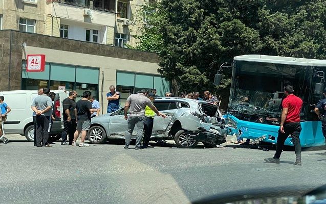 Bakıda marşrut avtobusu qəza törətdi -     Ölən və yaralanan var