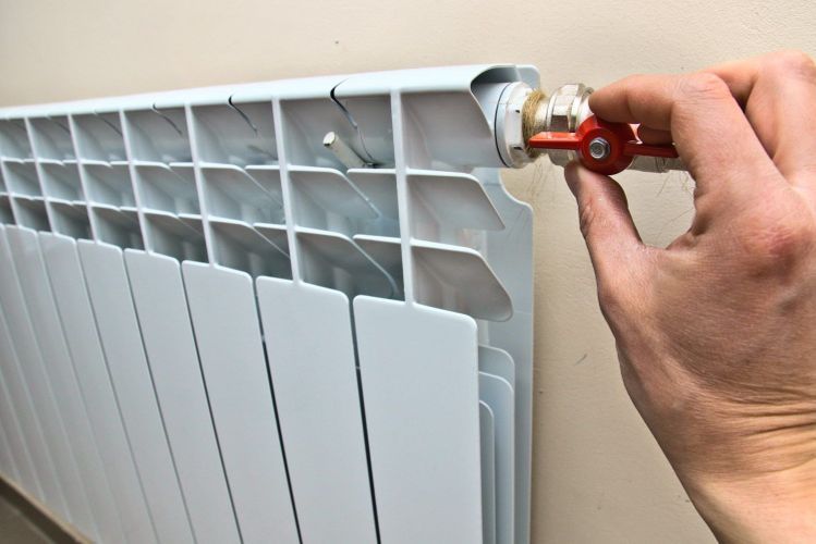 Radiatoru bağlayaraq kombiyə qənaət edənlərə xəbərdarlıq -       VİDEO