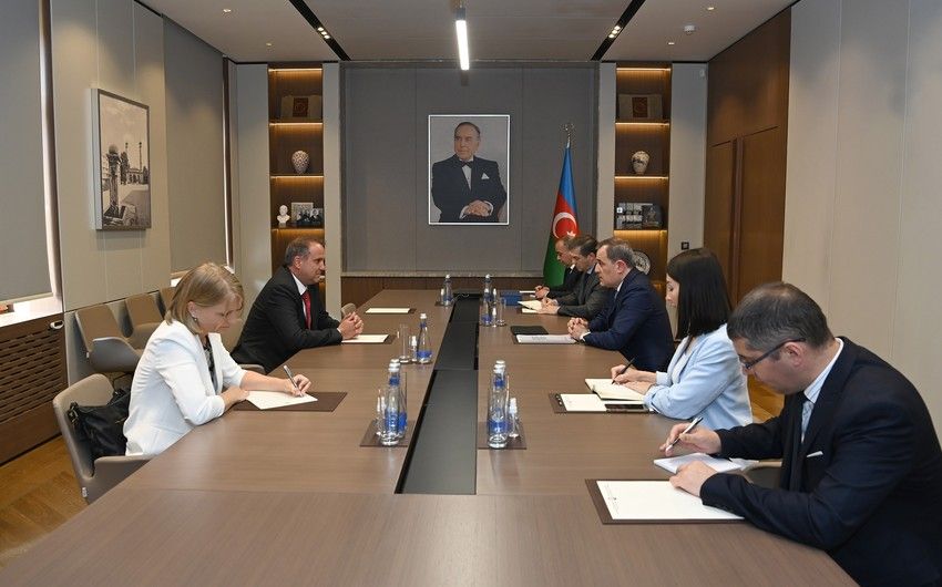 Ceyhun Bayramov Macarıstan səfiri ilə görüşdü
