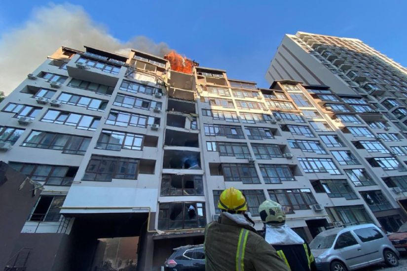 Kiyevə raket hücumu olub:    insanlar dağıntılar altında qalıb