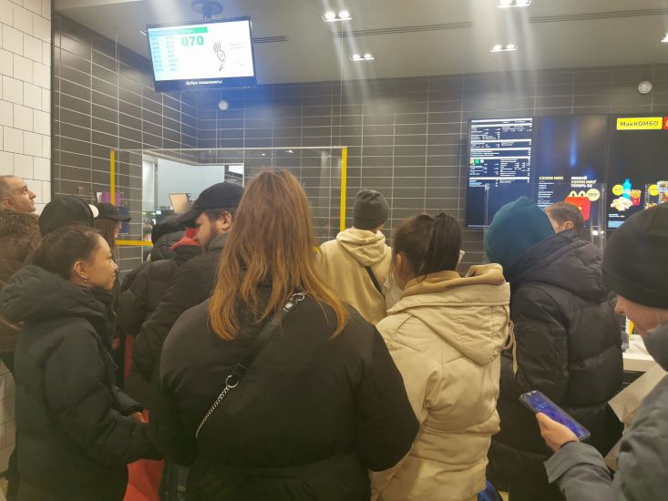 “McDonalds”ın Moskvada sonuncu günü –        FOTO