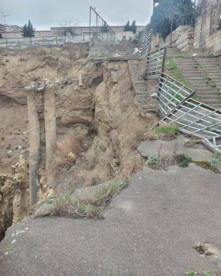 Bakının bu ərazisində təhlükəli vəziyyət yaranıb -         FOTO