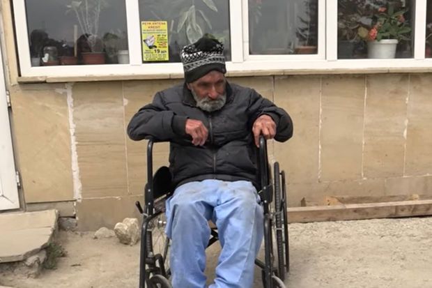 Bakıda xəstəxanada 63 yaşlı kimsəsiz qocaya "bayram günü yardım göstərə bilməyəcəyik" dedilər -       VİDEO