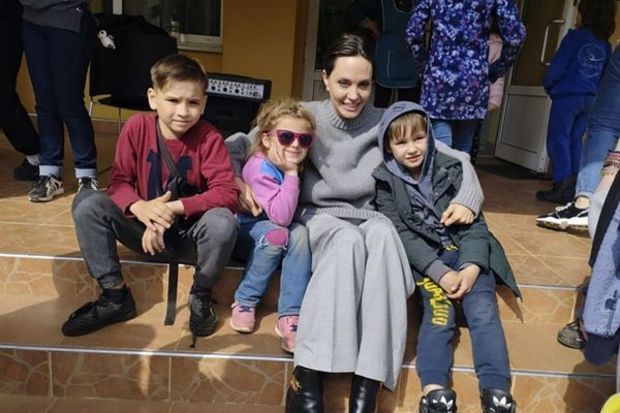 Ancelina Coli: “Ukrayna xalqının dözümlülüyü və cəsarətilə qürur duyuram”