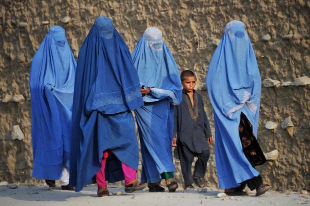 Qadınlar üçün burka məcburi edildi